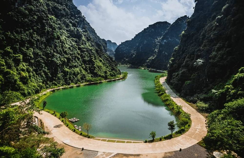 Tuyet Tinh Coc - Mua Cave - Trang An