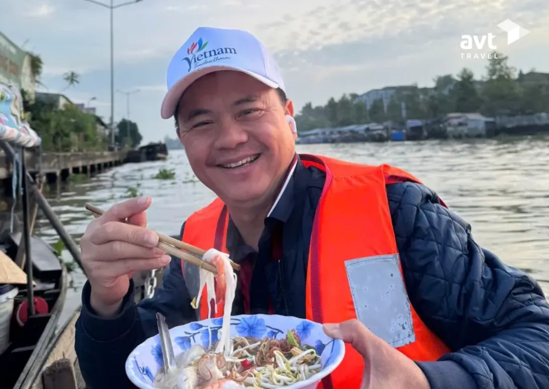 Eat on Cai Rang Floating Market